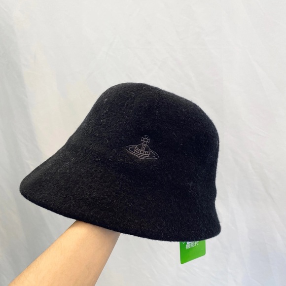 Vivienne Westwood Accessories - Vivienne Westwood 100% wool hat